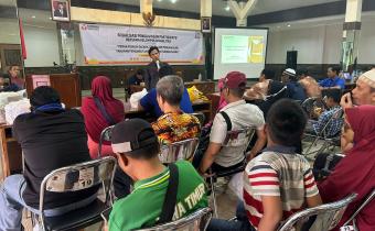 Habibur Rohman Anggota Bawaslu Gresik dalam Sosialisasi Pengawasan Partisipatif bersama kelompok disabilitas