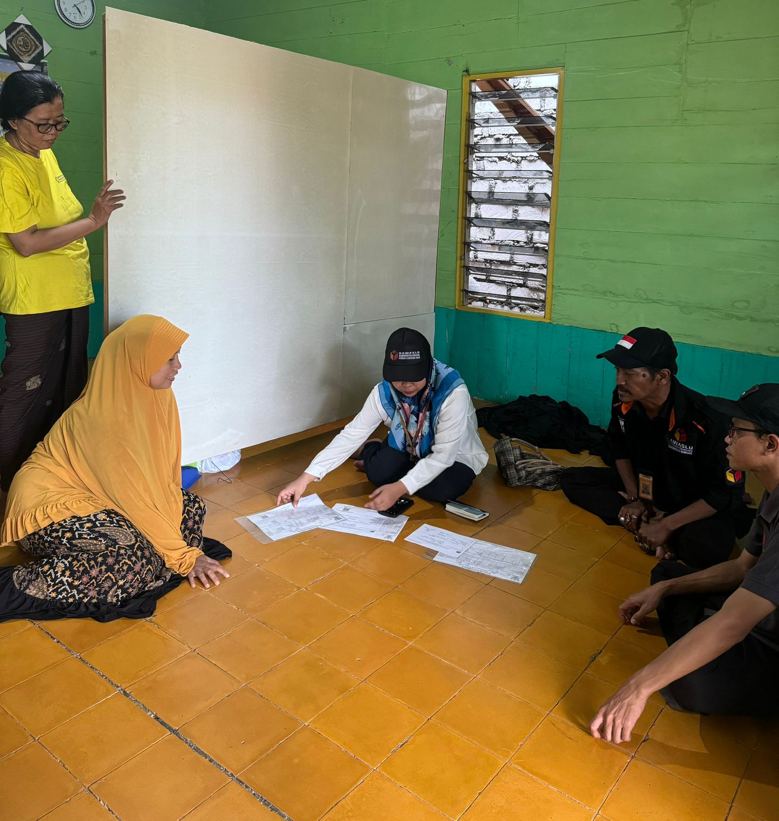 Bawaslu Gresik sedang melaksanakan Uji Petik Coklit