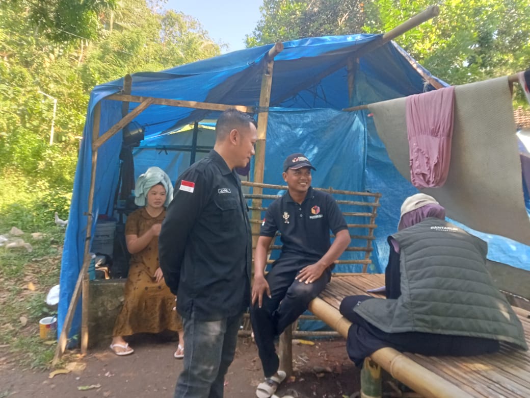 Pantarlih sedang melaksanakan Coklit di Bawean