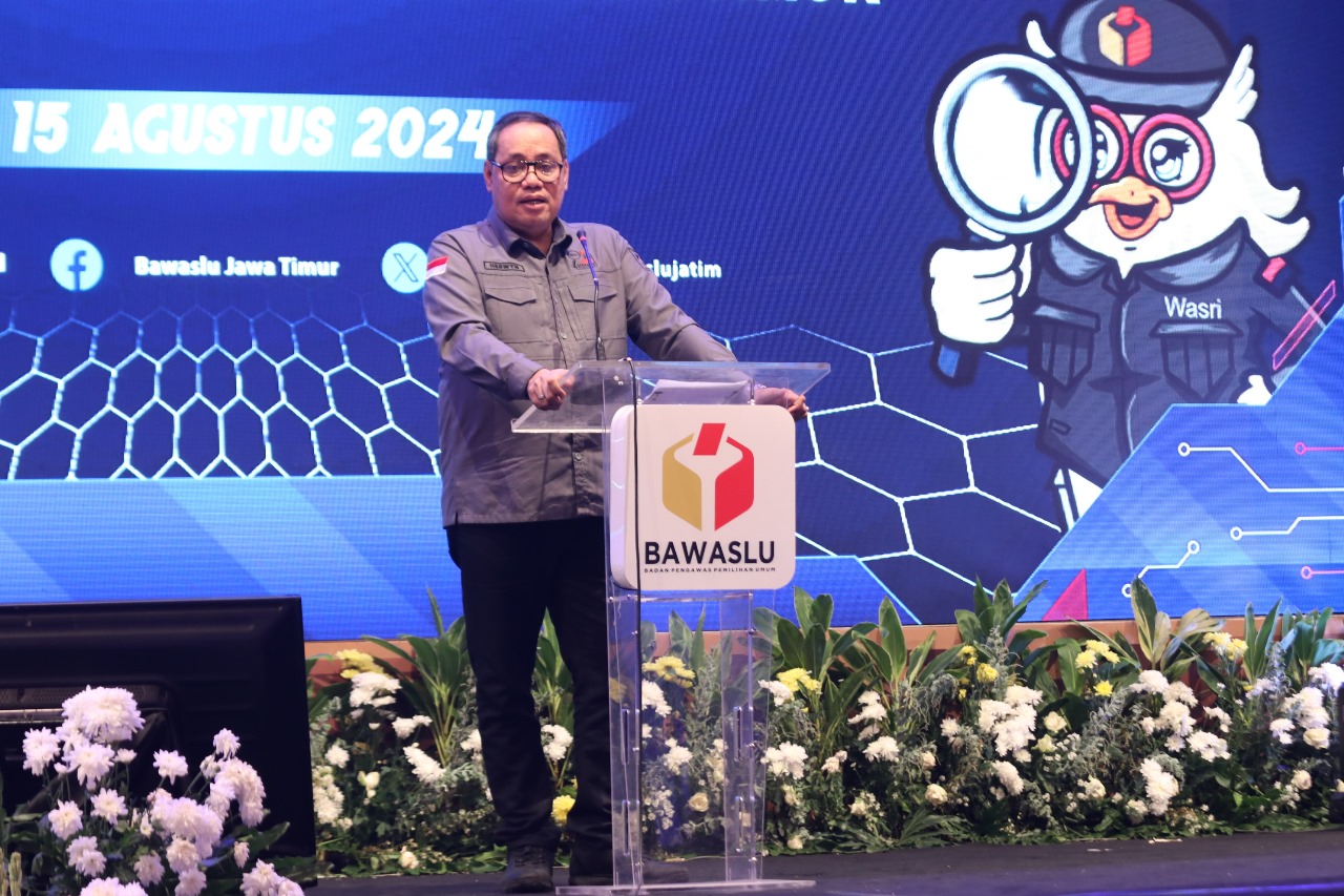 Herwyn J. Malonda dalam kegiatan Launching Rumah Data Bawaslu Jatim