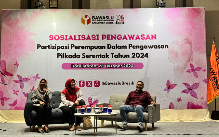 Rofa'atul hidayah bersama dengan narasumber di kegiatan sosialisasi pengawasan partisipatif bersama perempuan