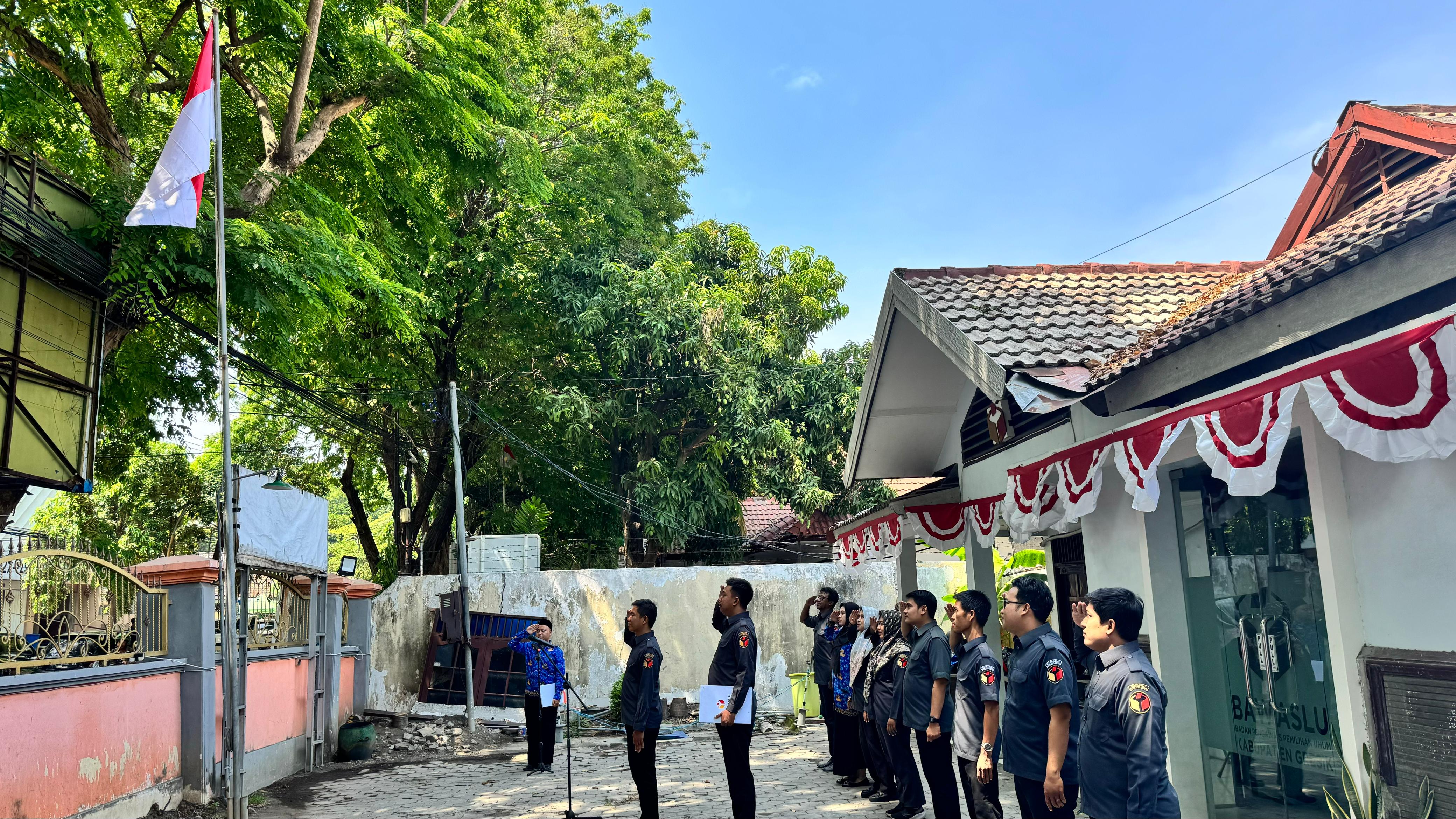 Bawaslu Gresik melaksanakan Upacara kesaktian pancasila