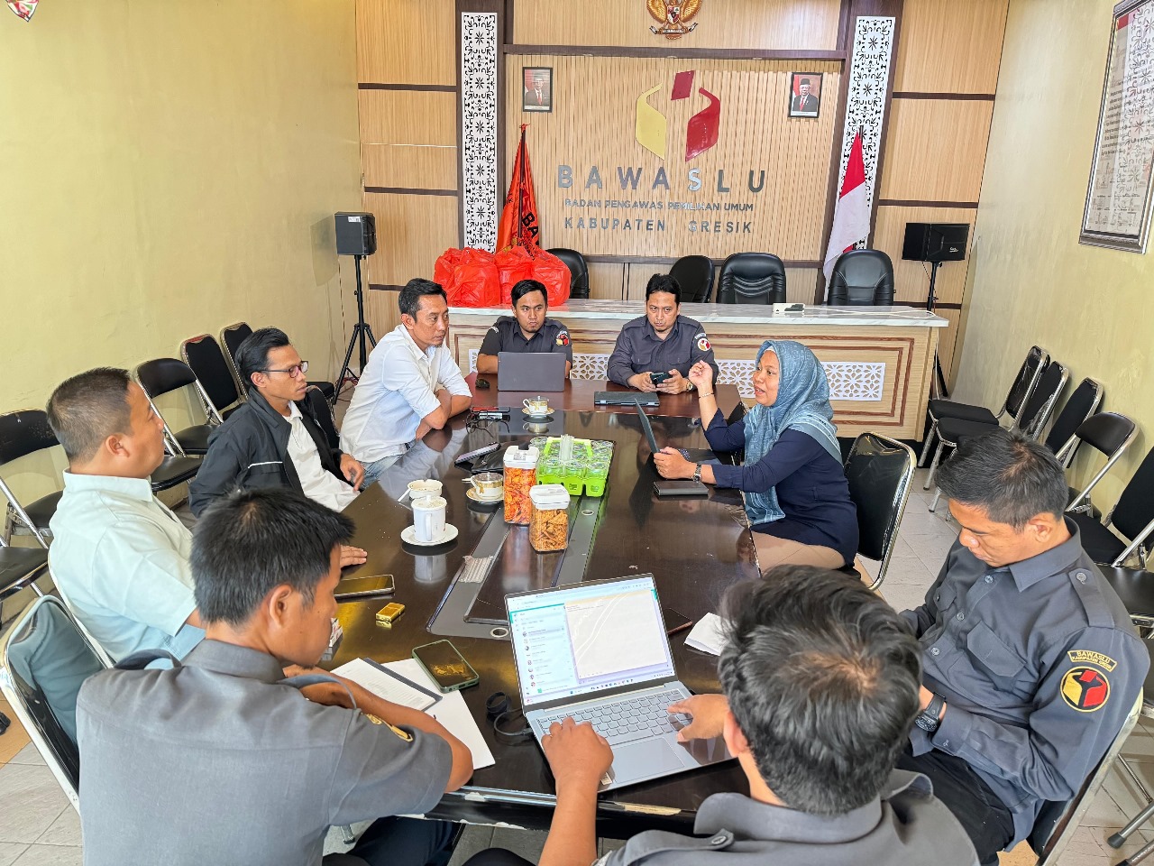 Rapat pleno Bawaslu Gresik