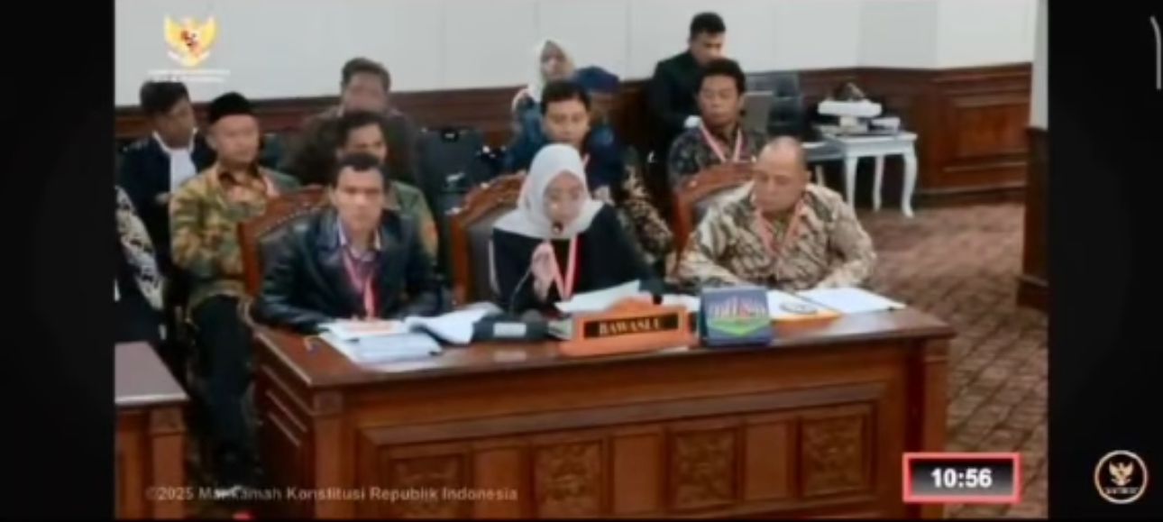 Bawaslu Provinsi Jawa Timur memberi keterang di MK