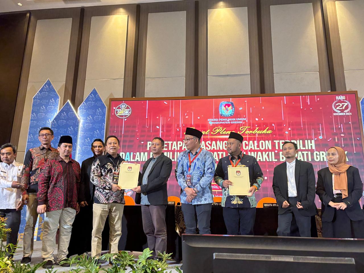 Bawaslu Gresik dalam mengawasi rapat pleno penetapan pasangan bupati dan wakil bupati Gresik