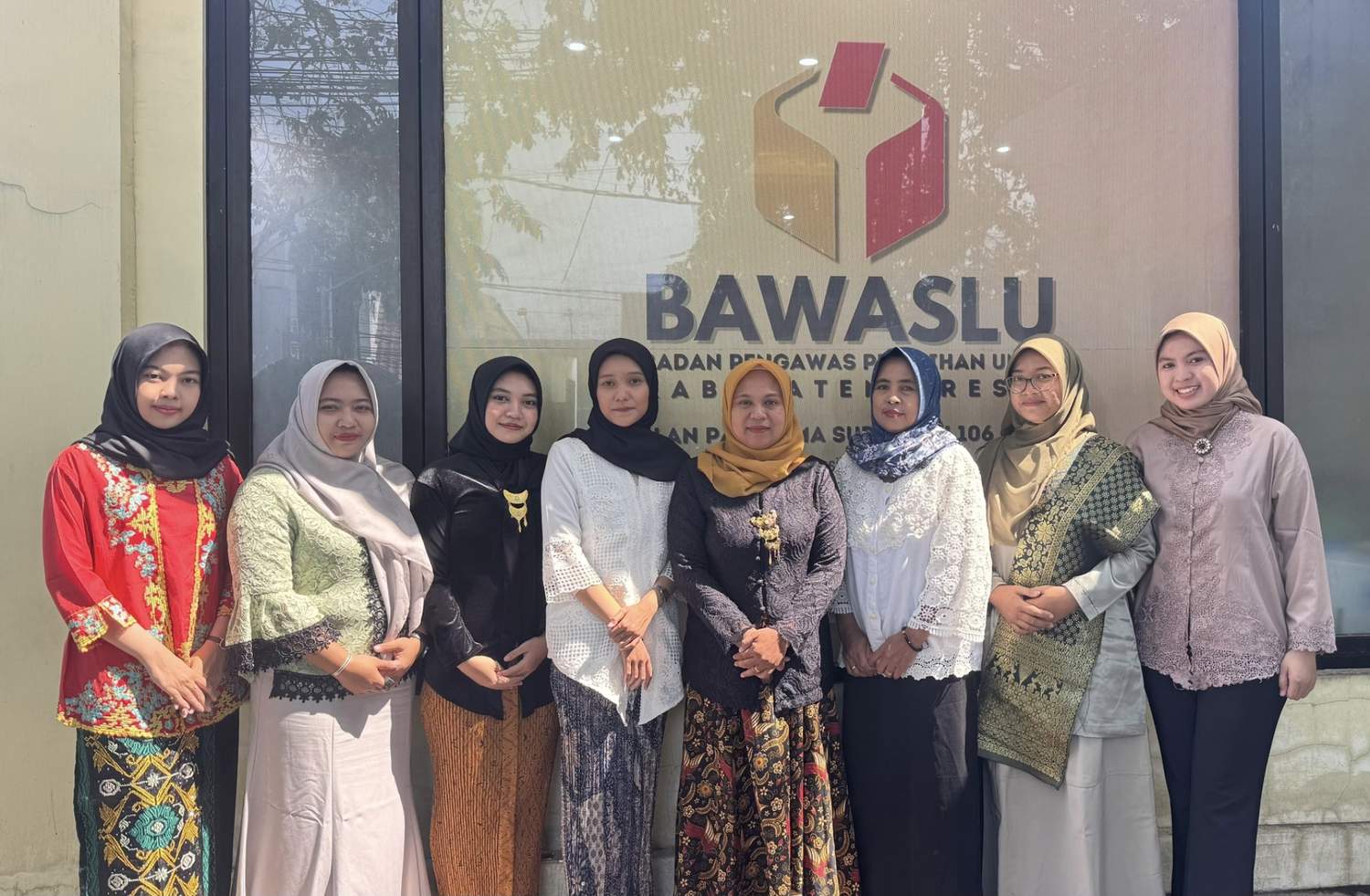 Bawaslu gresik dalam selasa berkebaya