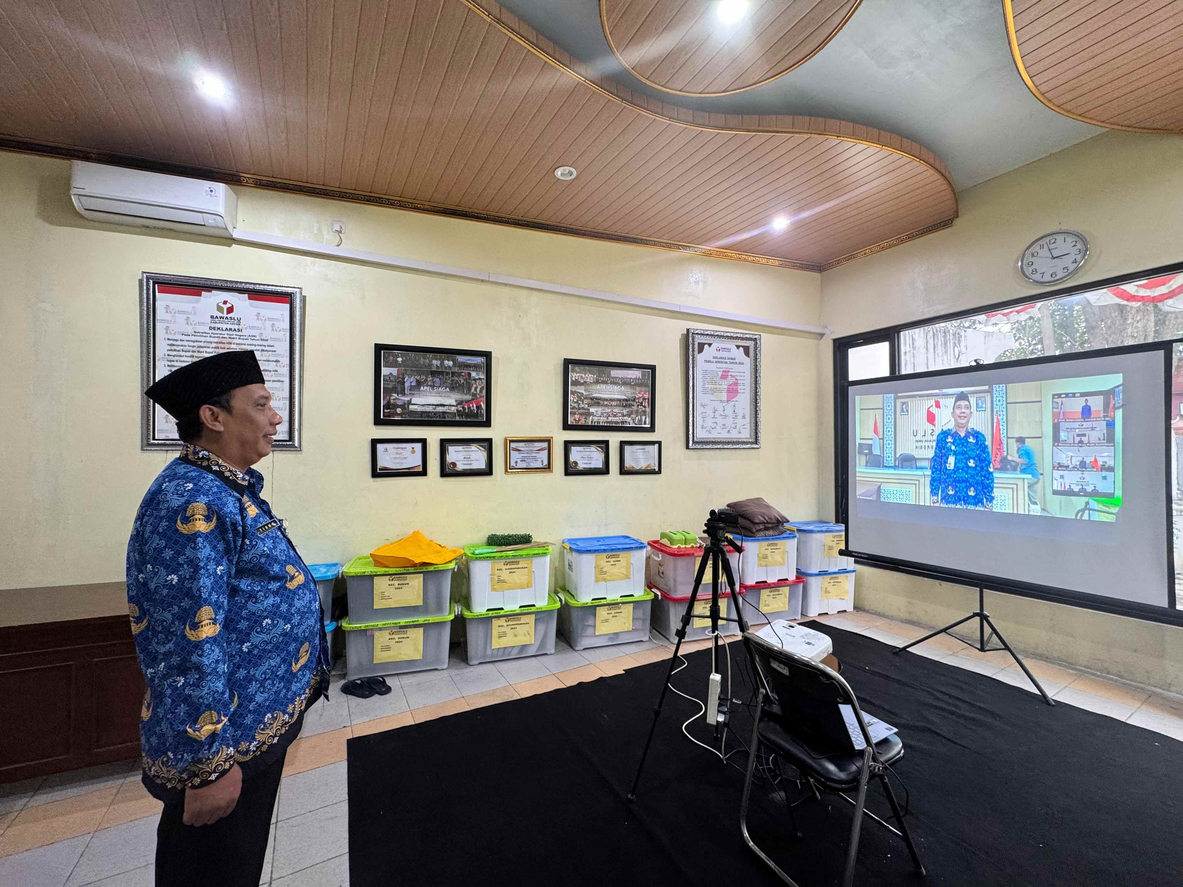 Supratikno Kepala Sekretariat Bawaslu Gresik dilantik menjadi Kepala Sekretariat Bawaslu Kebumen