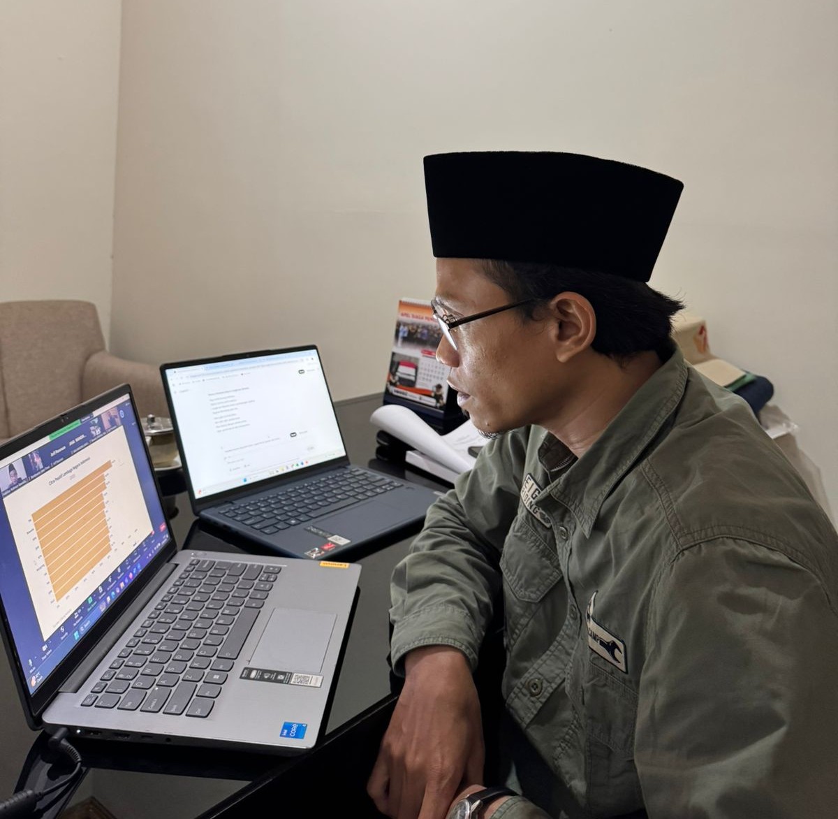 Habibur Rohman Anggota Bawaslu Gresik dalam Diskusi Cangkrukan Demokrasi