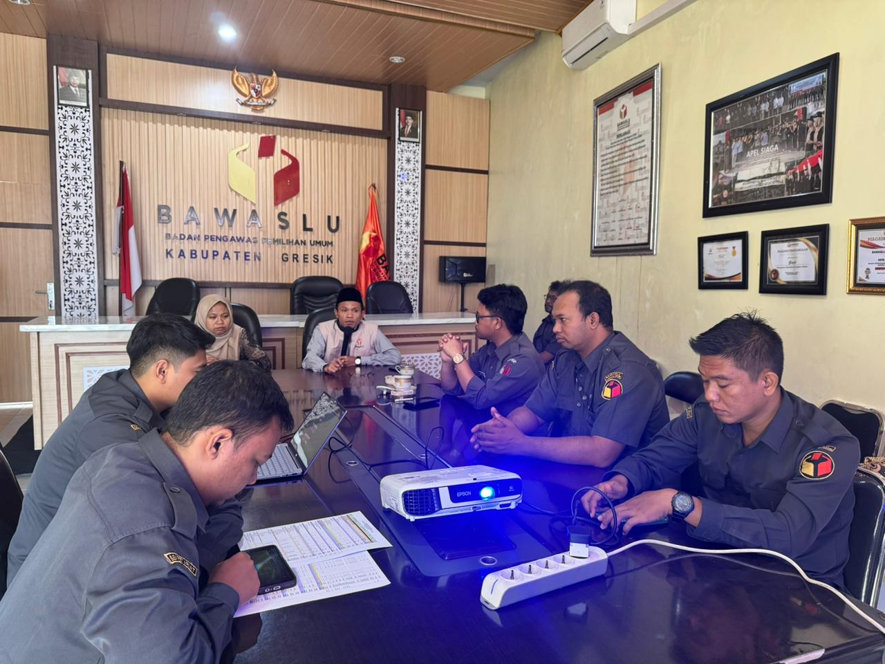 Bawaslu Gresik gelar rapat internal
