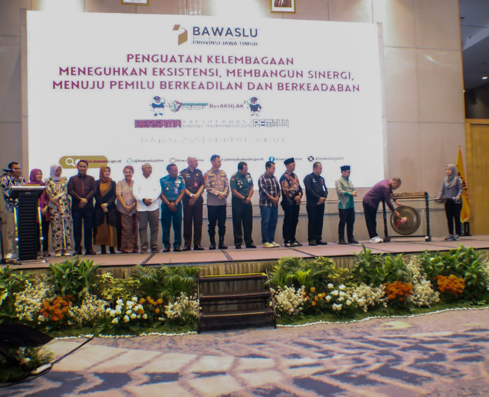 kegiatan kelembagaan