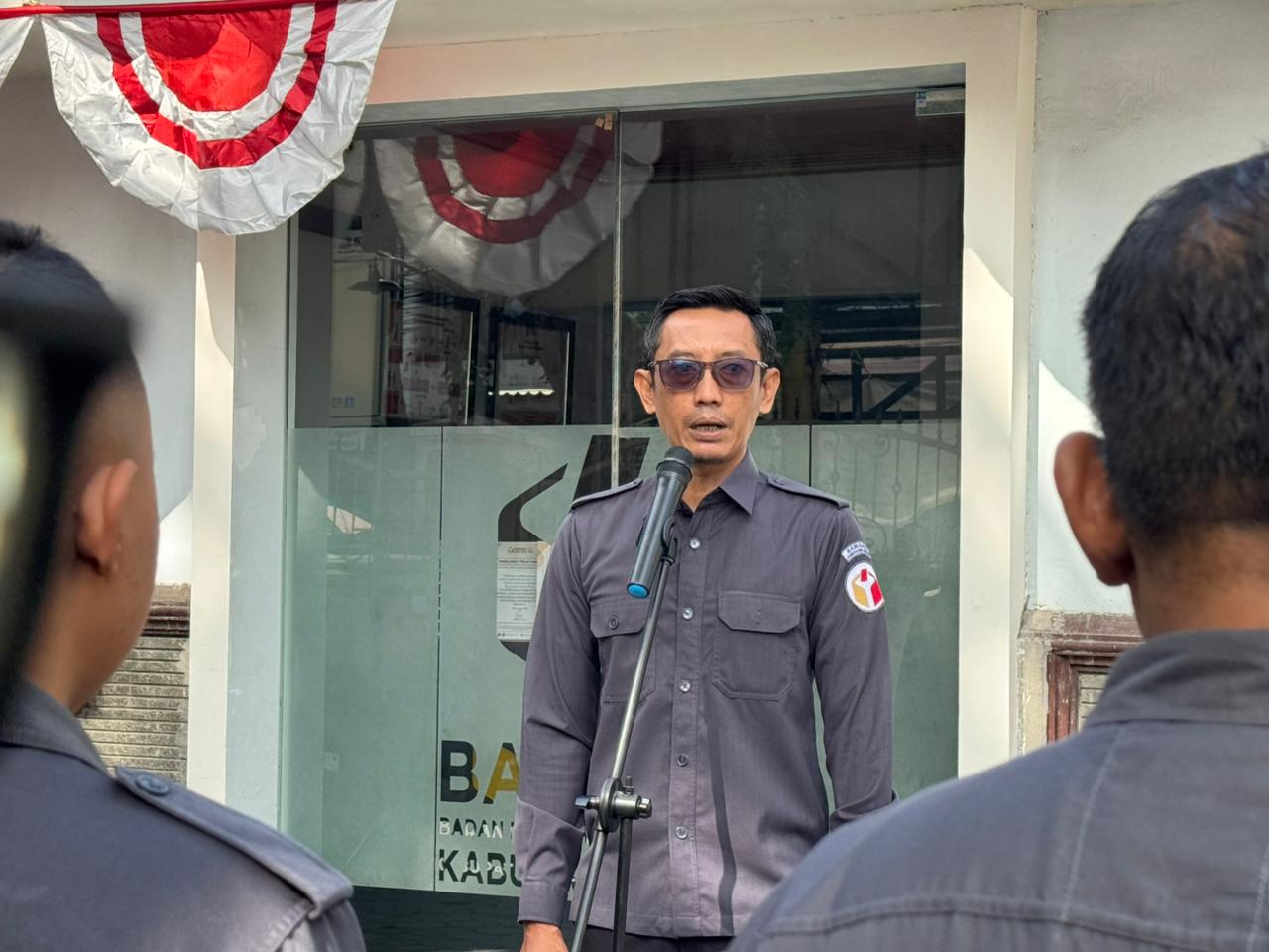 Rozikin pimpin apel senin