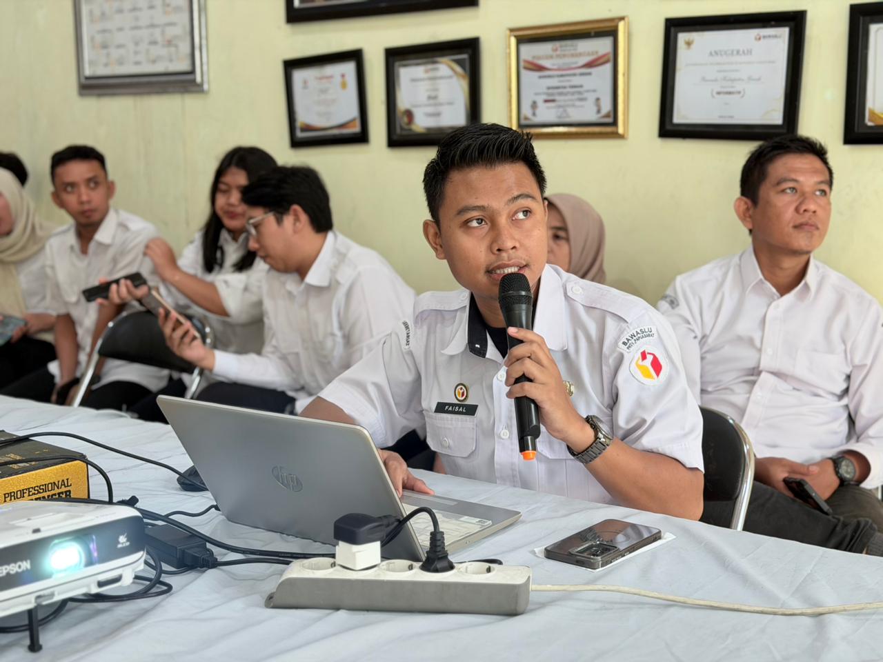 Bawaslu Gresik gelar diskusi mingguan