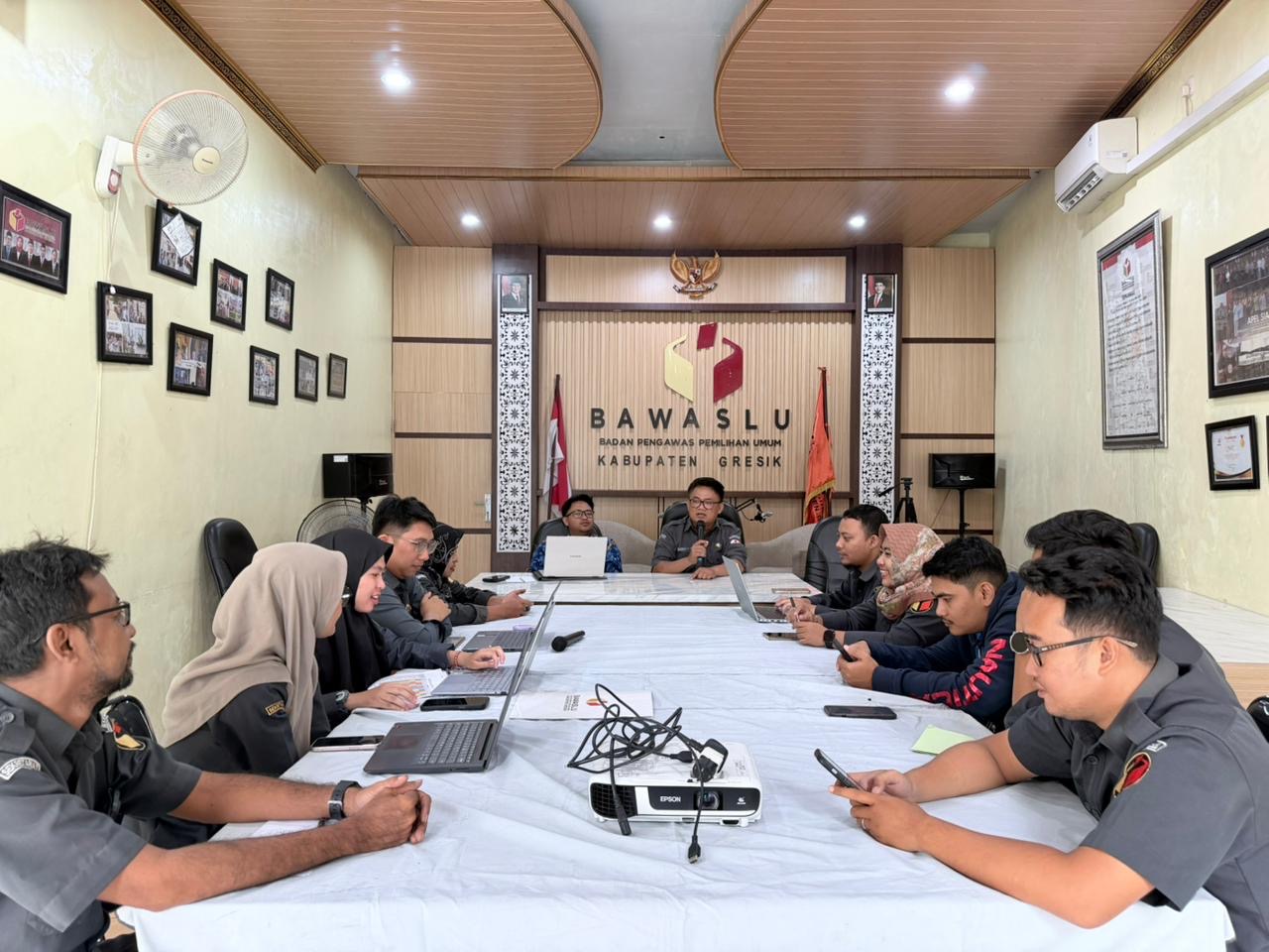 Rapat Internal Bawaslu Gresik