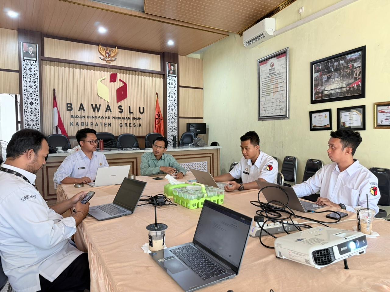 Rapat divisi P2H