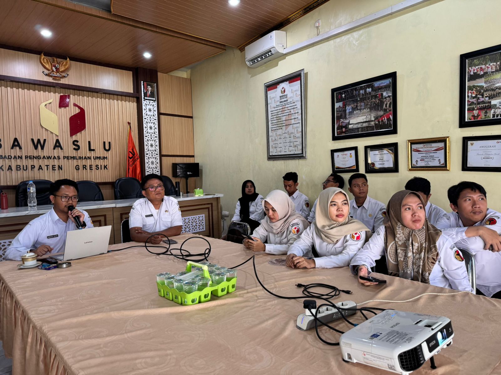 Diskusi mingguan Bawaslu Gresik