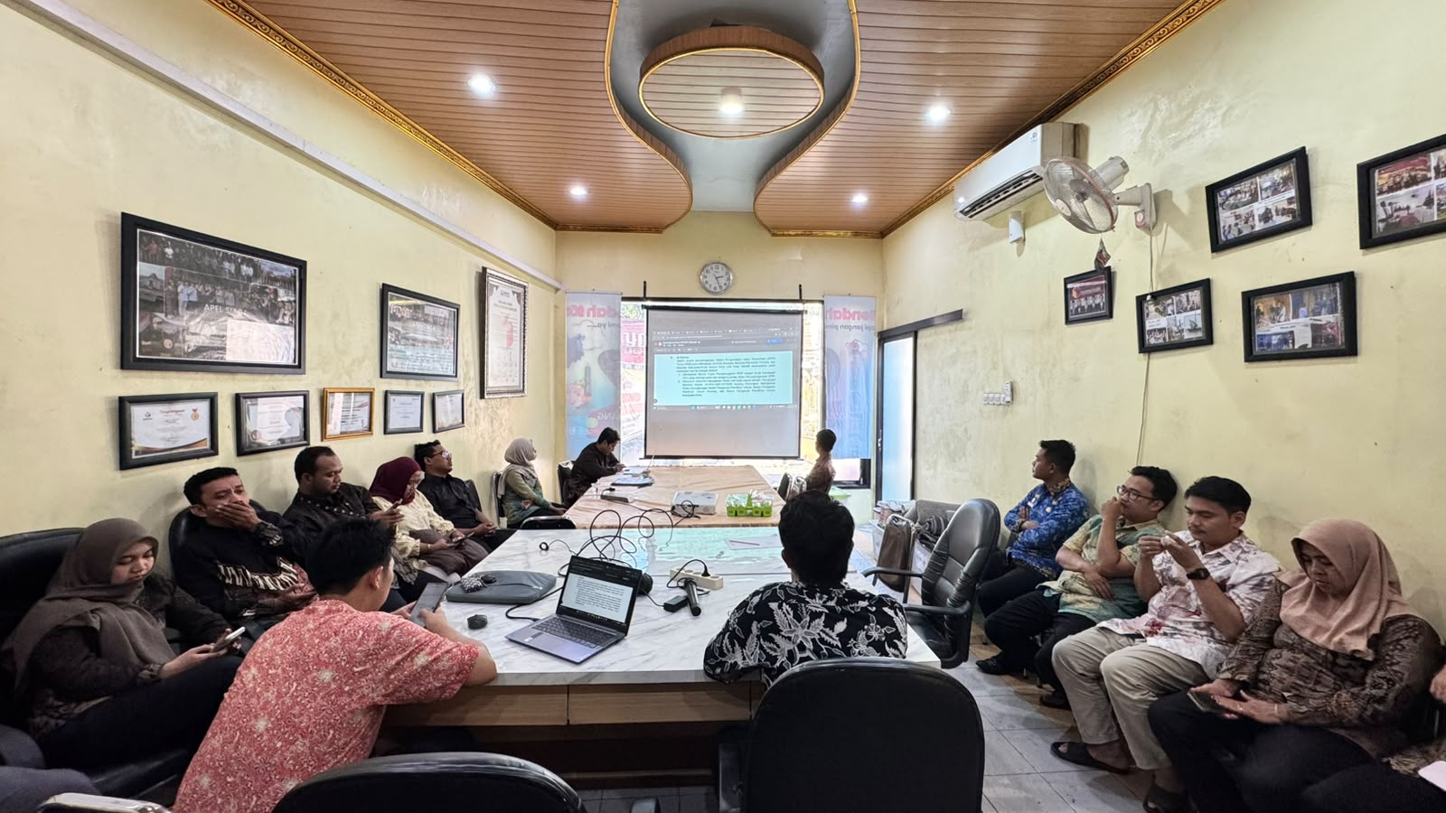 Rapat Internal Bawaslu Gresik
