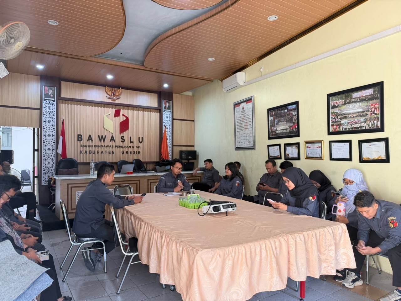 Rapat Internal Bawaslu Gresik