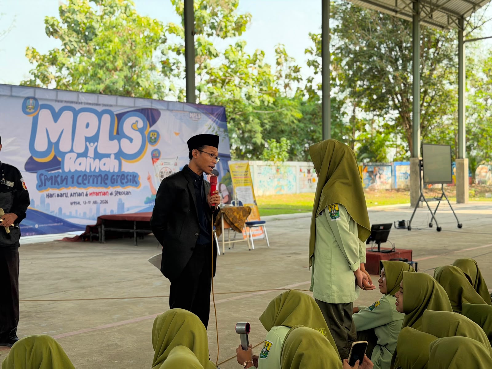 Bawaslu Gresik Goes to school