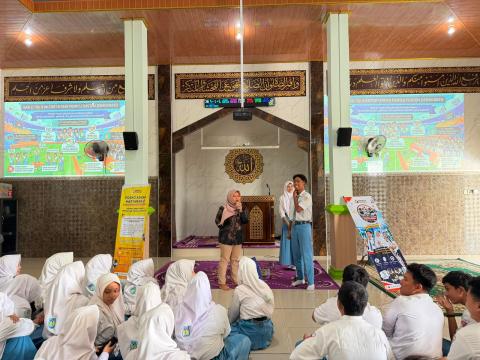 Bawaslu Gresik Goes to School