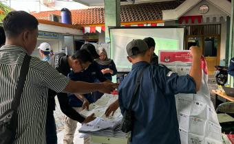 Bawaslu Gresik sedang melakukan monitoring rekapitulasi suara di kecamatan