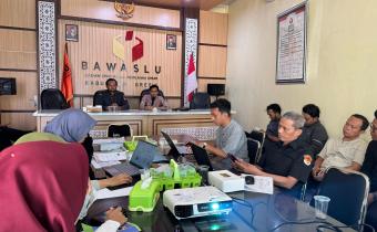 Bawaslu Gresik dalam rakernis persiapan pengawasan DPSH