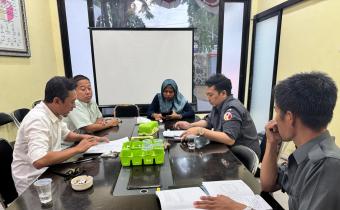 rapat pleno Bawaslu Gresik dalam kajian dugaan pelanggaran netralitas penyelenggara pemilu