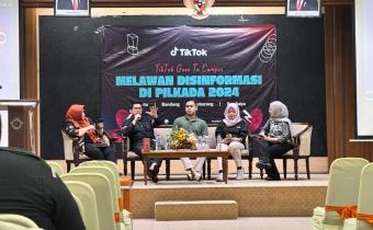 Dwi Endah Bawaslu Jatim menjadi Pembicara dalam Tiktok Goes To Campus