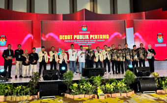 Bawaslu Gresik sedang mengawasi Debat Perdana Pilbub Gresik