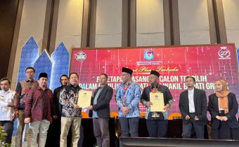 Bawaslu Gresik dalam mengawasi rapat pleno penetapan pasangan bupati dan wakil bupati Gresik