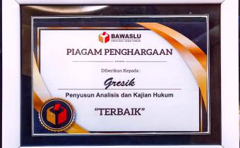 Piagam penghargaan penyusunan analisis dan kajian hukum terbaik 