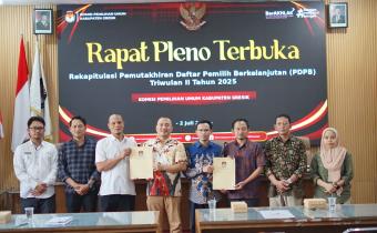 Bawaslu Gresik Hadiri Rapat Pleno Terbuka Rekapitulasi Pemutakhiran PDPB 