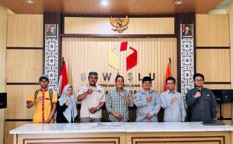 Bawaslu Gresik menerima dua siswa magang