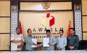 Penandatanganan PKS Bawaslu Gresik dan SMK Nurul Islam