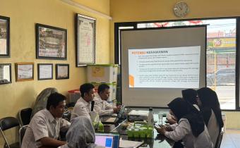 Bawaslu Gresik Gelar Diskusi Mingguan