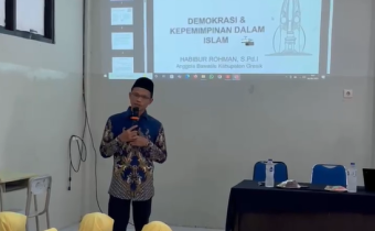 Bawaslu Gresik menajdi pemateri di smp islam 