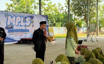 Bawaslu Gresik Goes to school