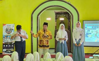 Bawaslu Gresik Goes to School