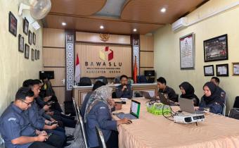 Rapat internal Bawaslu Gresik